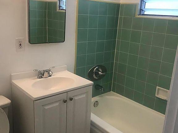 3rd image of 3419 Jasmine Ave #4