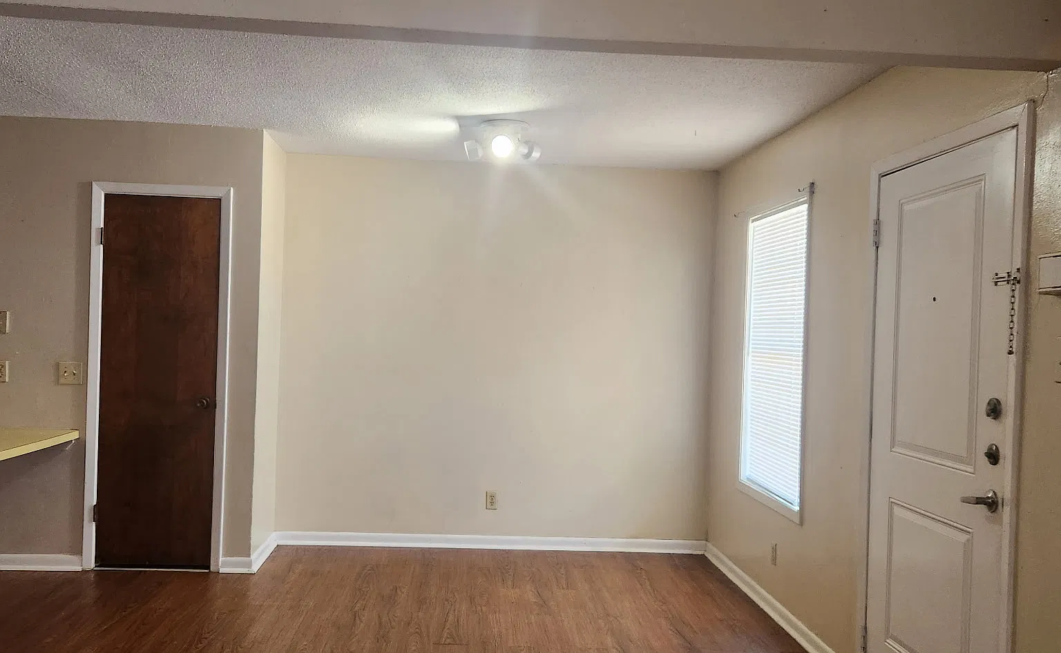 2 bed, 900 sqft, $900 — Photo 2