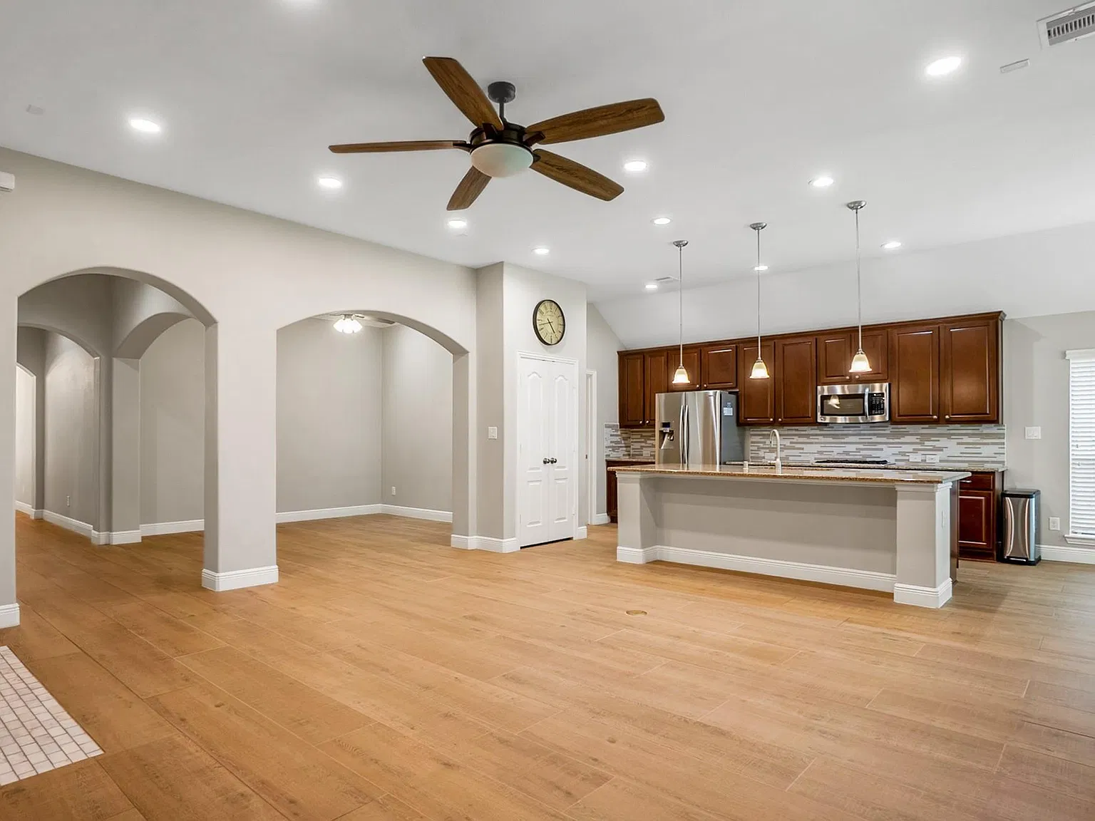 4 bed, 2.5 bath, 2605 sqft, $2,900 — Photo 3
