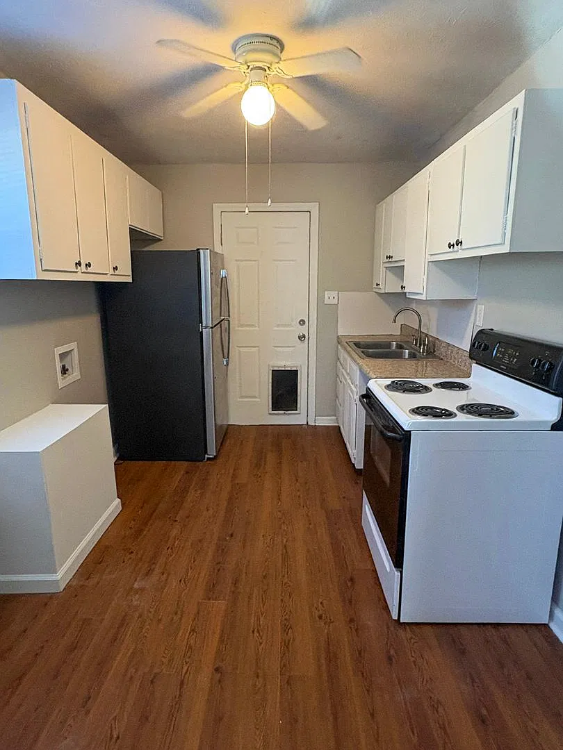 Charming 3 Bed 1 Bath Home in Hope Mills — Photo 4