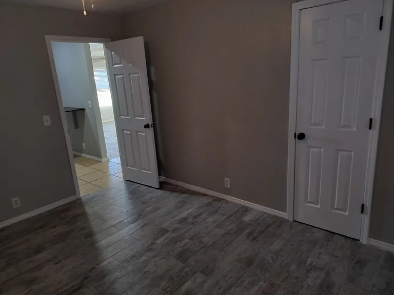 105 W Clegern Ave — Photo 9