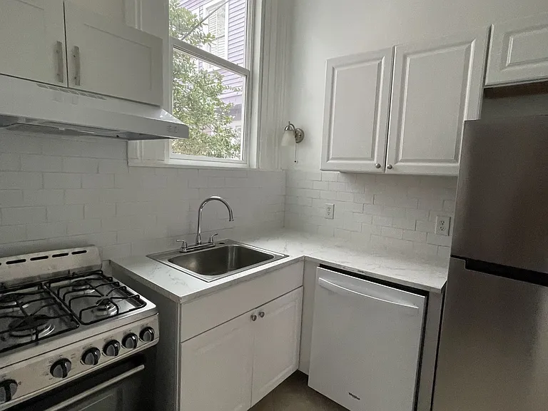 3222 Prytania St #C — Photo 3