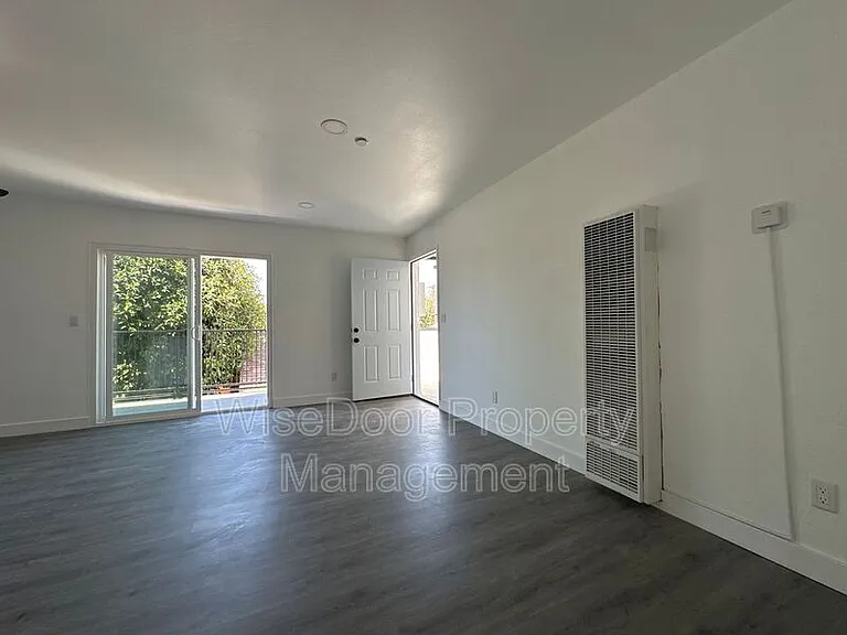 810 S Flower St #2 — Photo 8