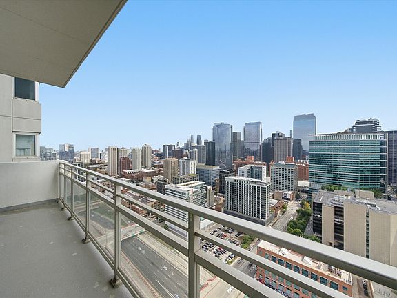 5th image of 737 W Washington Blvd APT 3406