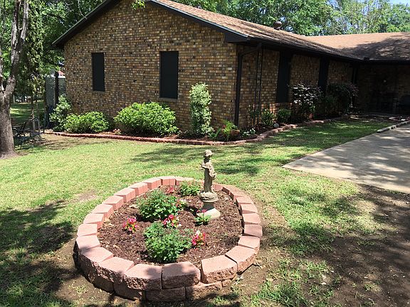 3rd image of 165 Sunny Dale Ln