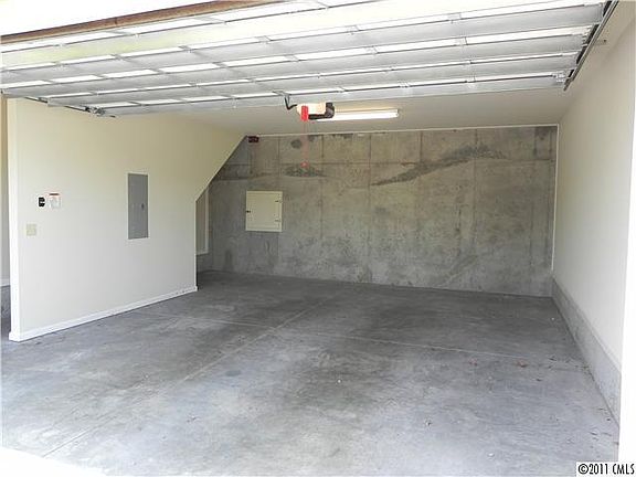 4th image of 129C Steinbeck Way APT C