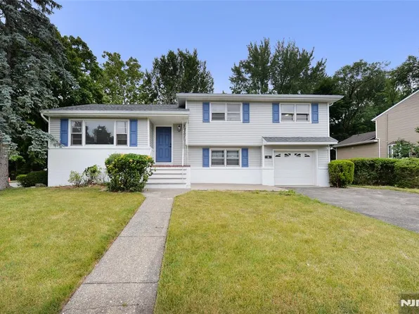 2 Kershner Pl, Fair Lawn, NJ 07410