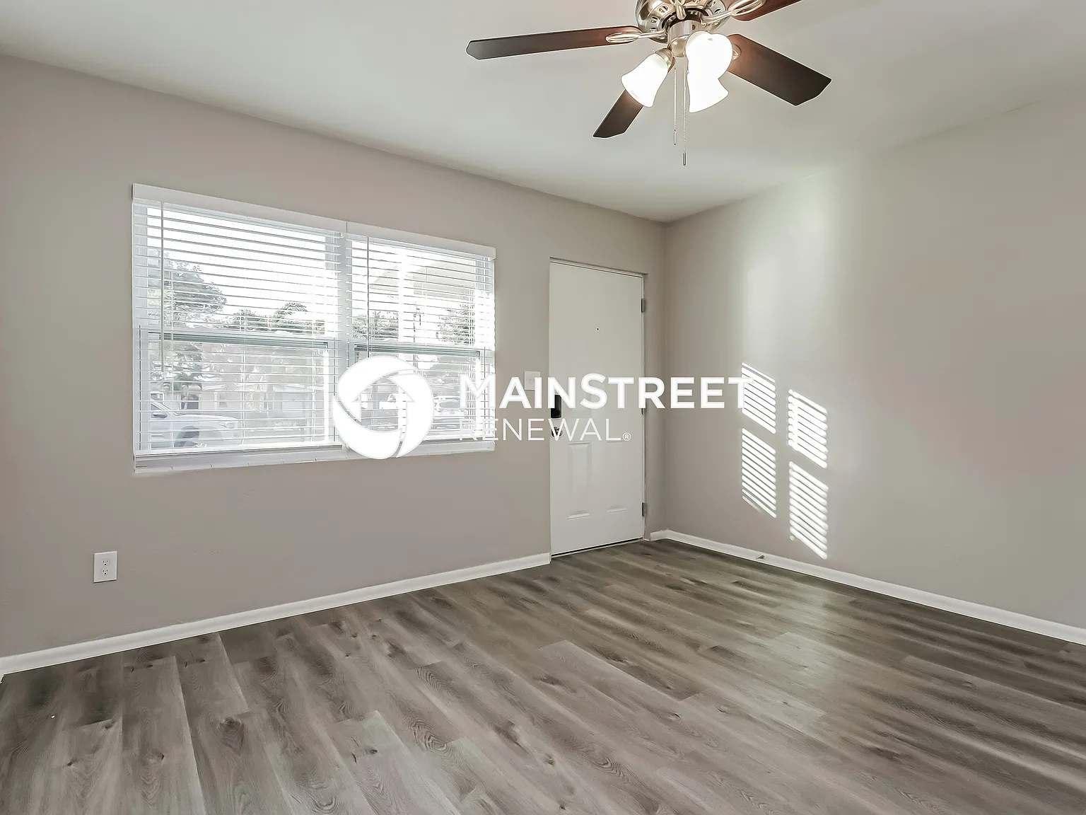 117 E Lake Mary Dr — Photo 2