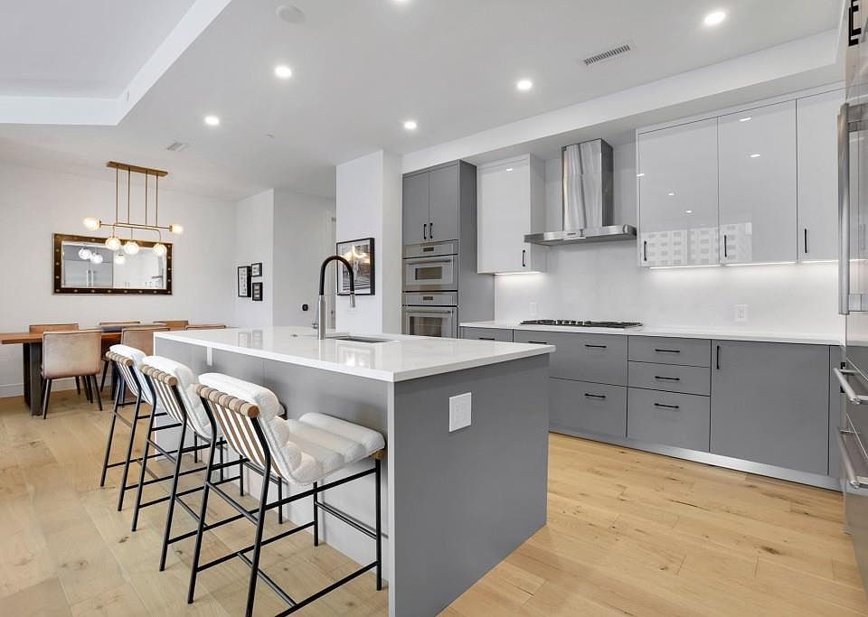 1st image of 2425 Peachtree Rd NE #803