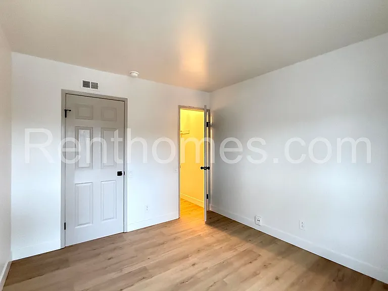9342 Twin Mountain Cir — Photo 14
