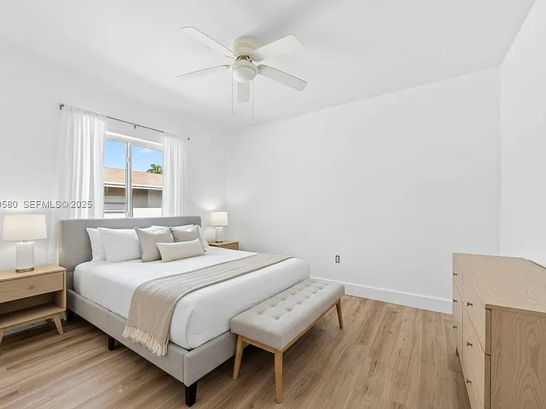 300 NW 7th Ave #1 — Photo 5