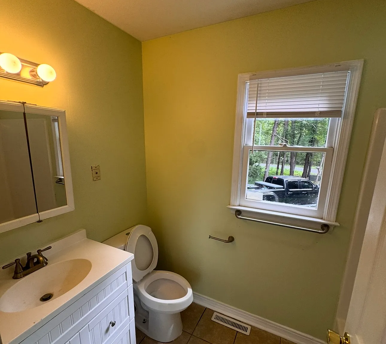 2 bed, 820 sqft, $1,800 — Photo 4