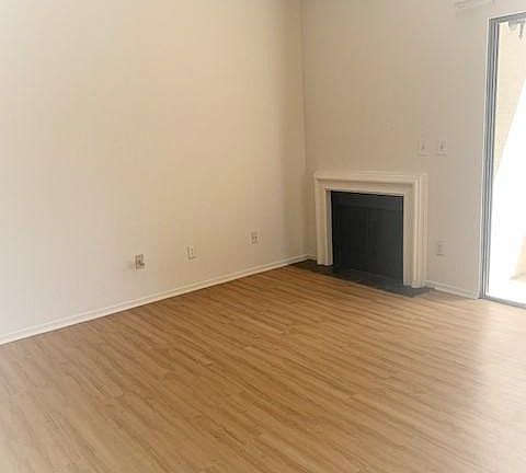 2nd image of 1931 Overland Ave #104