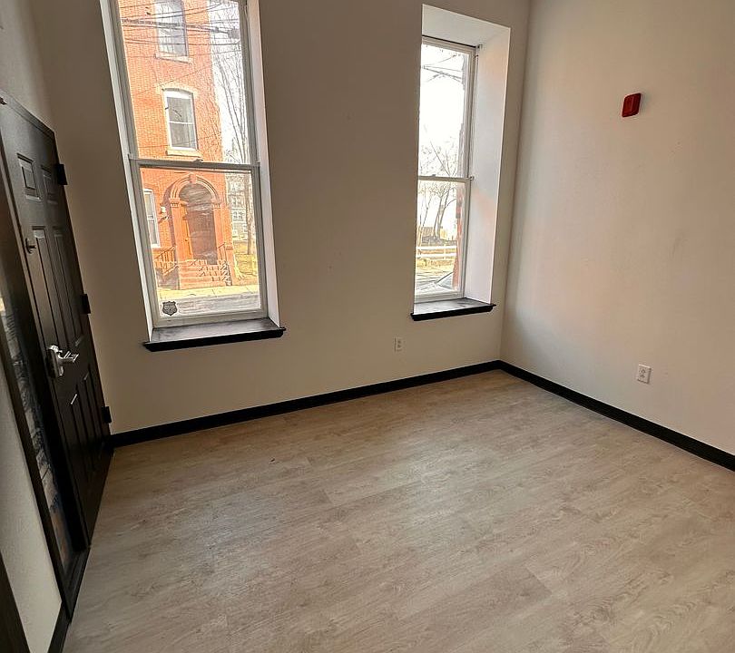 1st image of 1600 N 16th St #1614-1