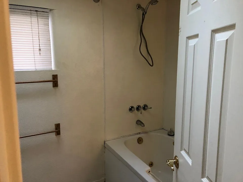 Shower/Tub