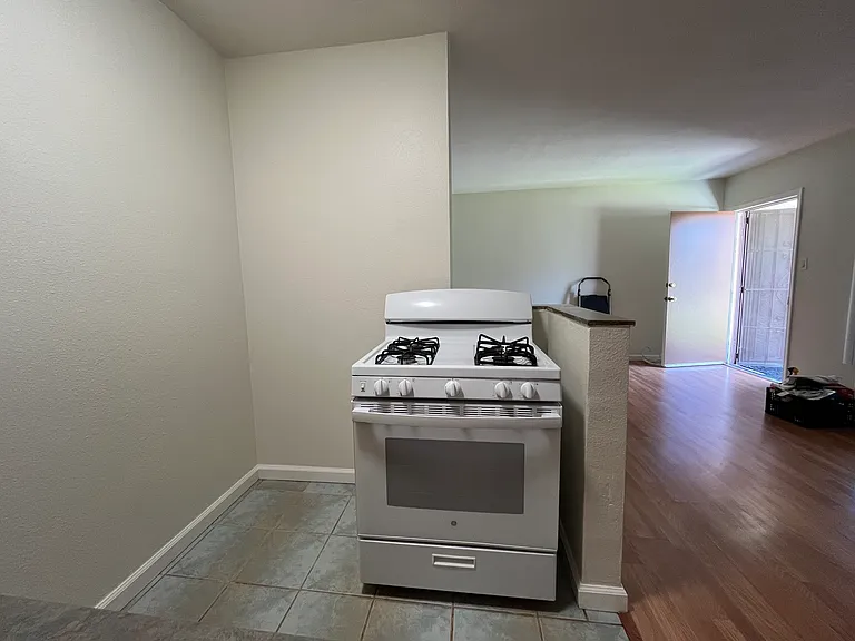 207 S Lillie Ave #3 — Photo 3