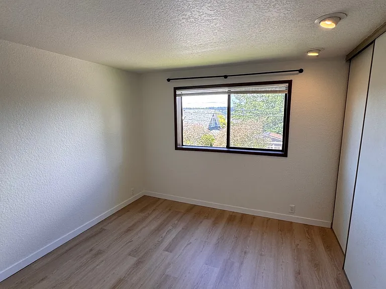 287 NW Market St — Photo 16