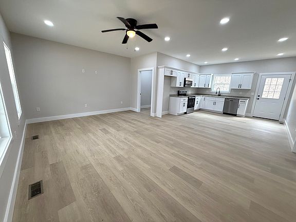 2nd image of 821 Pine Tree Rd