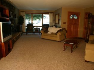 422 SE Garfield Ave, Mundelein, IL