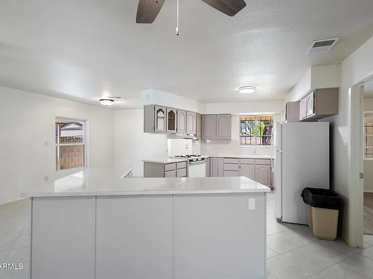 5742 N 12th Pl — Photo 6