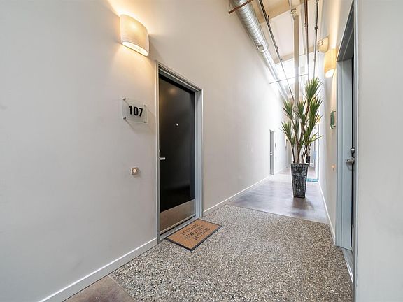 3rd image of 1818 22nd St Unit 107