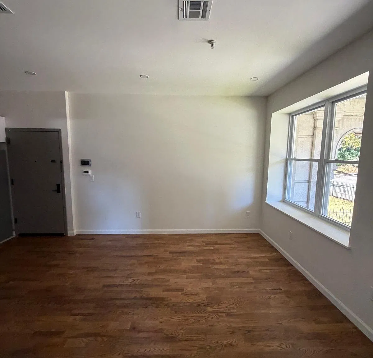 3 bed, $2,395 — Photo 2