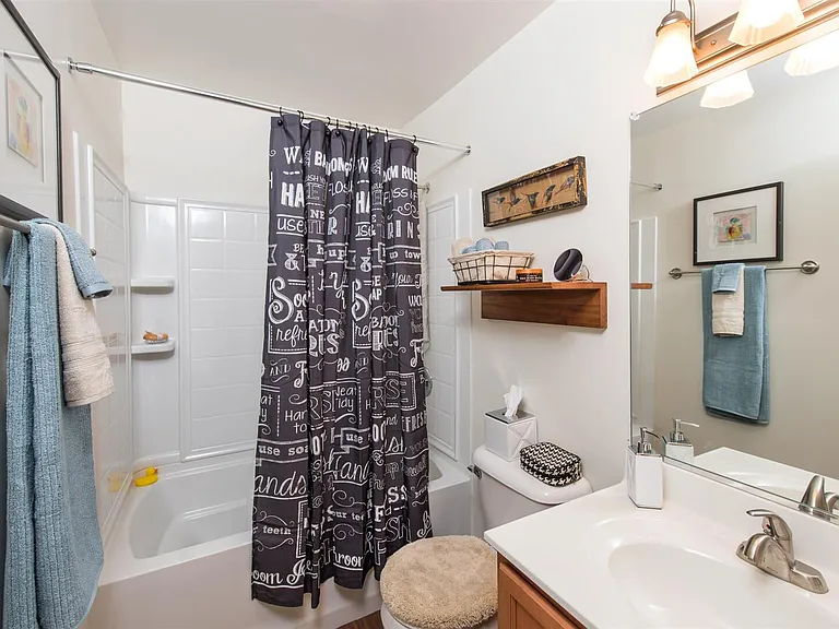Park Towne Apartments — Photo 10