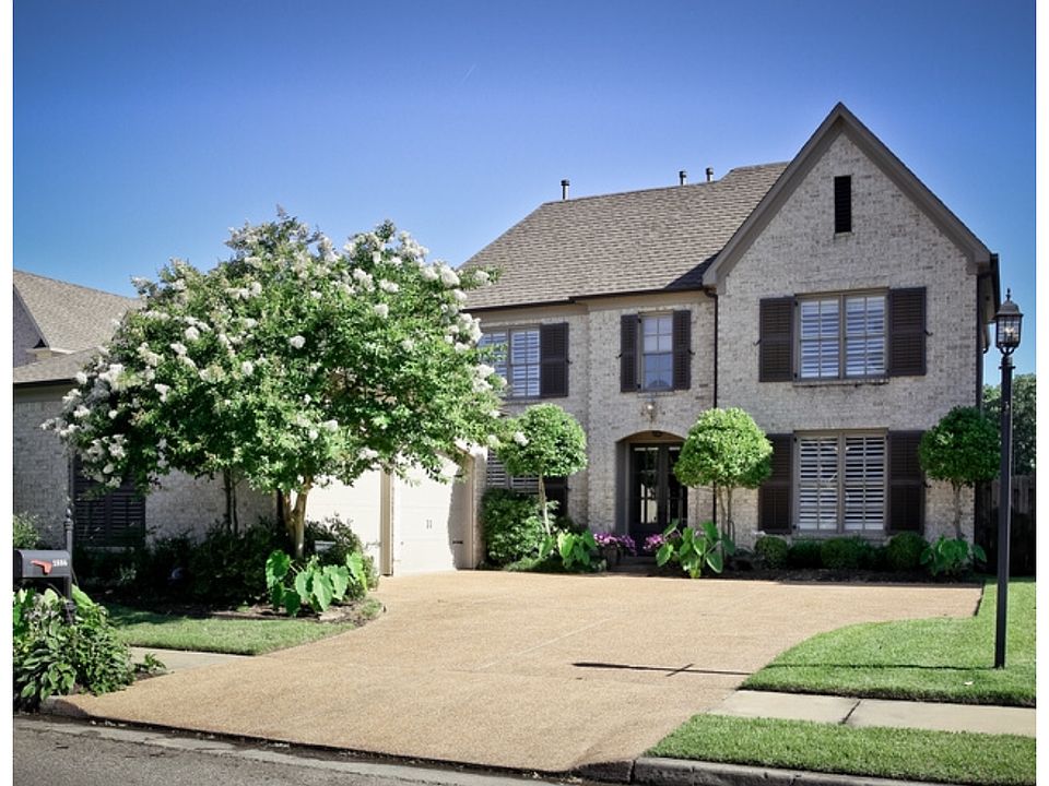 1st image of 704 Ruskin Pl