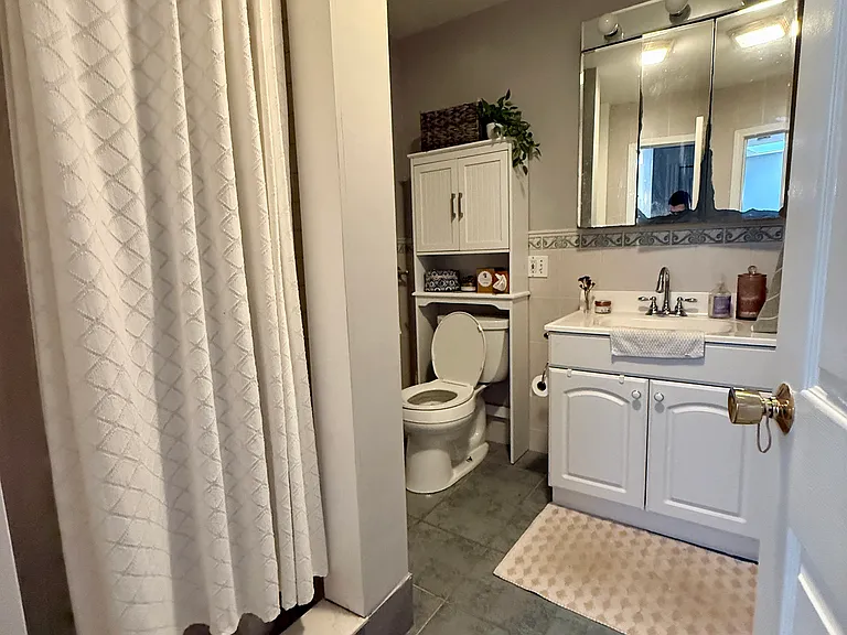 452 E 3rd St #2 — Photo 17