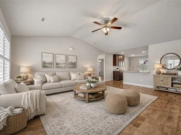 130 Worley St, Huntsville, AR 72740