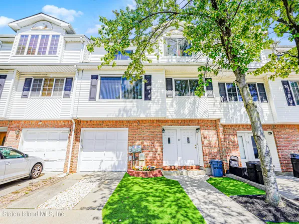 27 Spruce Ln, Staten Island, NY 10309