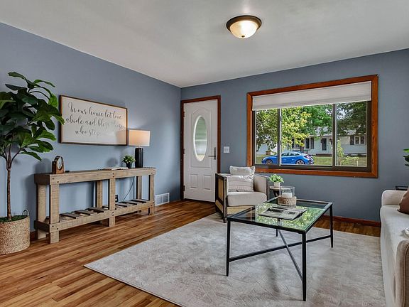 2nd image of 621 N Park Pl