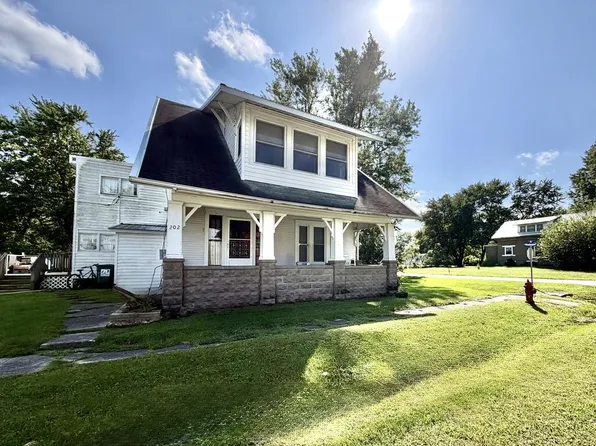 202 E 7th St, Queen City, MO 63561