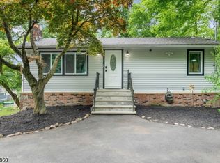 48 Black Oak Dr, Vernon, NJ 07462