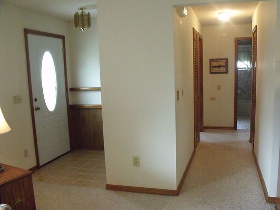 Foyer area and hallway to bedrooms