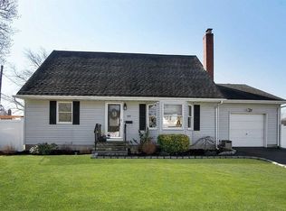 89 Cullen Ave, Islip, NY 11751