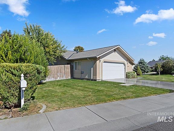 3rd image of 2537 Carriage Way