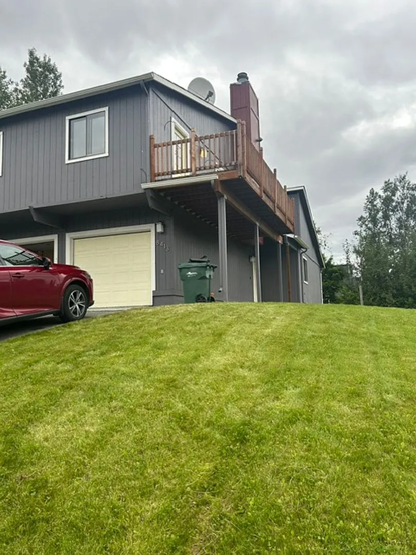 Designer 2 Bedroom with garage, deck, and view — Photo 4