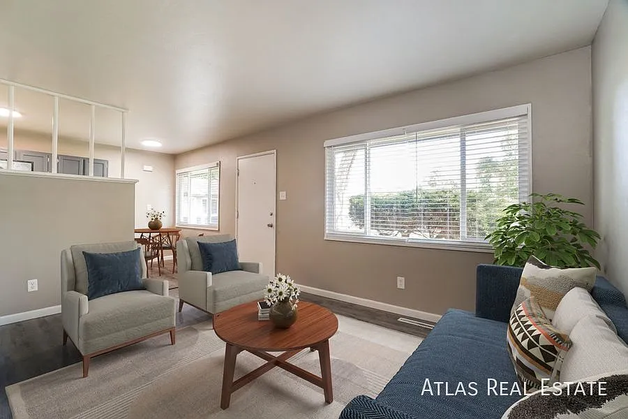 Mountain View Apartment Available this September! With Move in Special! — Photo 3