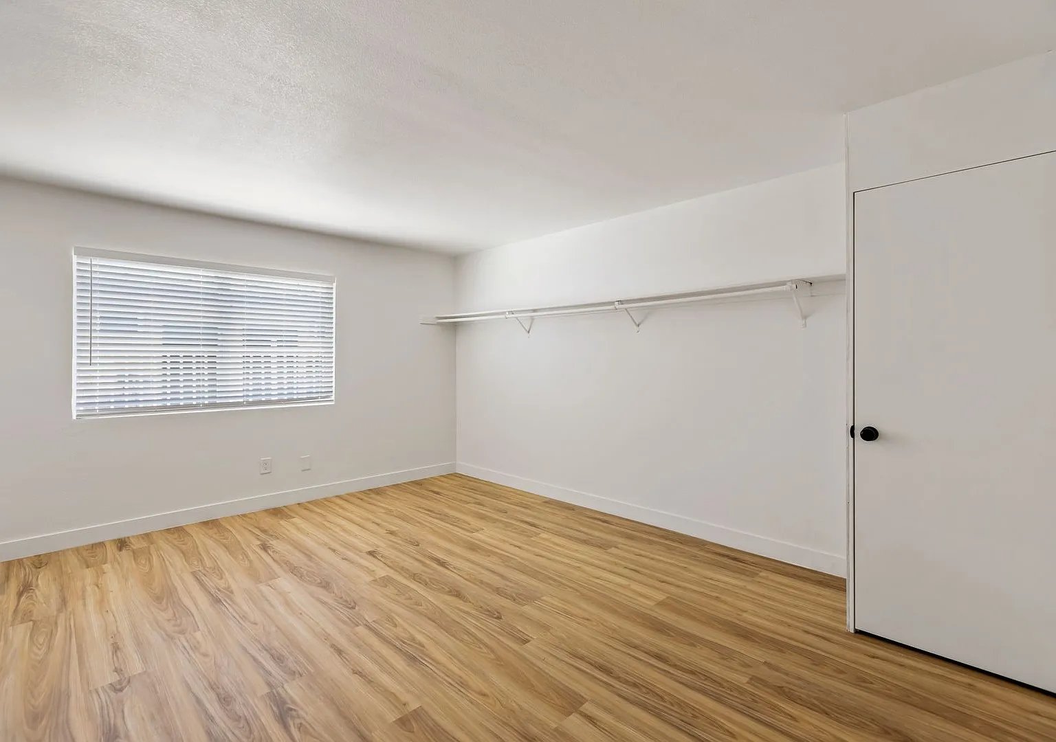 241 W Philadelphia Avenue — Photo 4