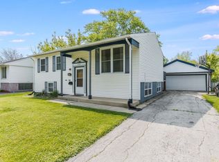 220 E Maple Dr, Glenwood, IL