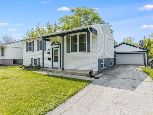 220 E Maple Dr, Glenwood, IL 60425