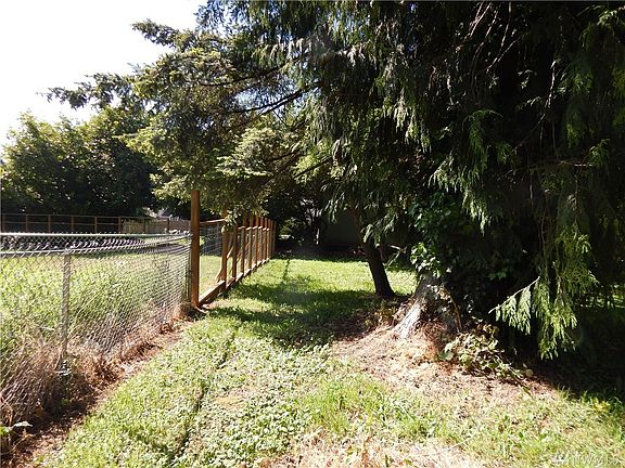 2nd image of 20424 Des Memorial Dr