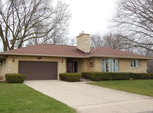N93W15246 Hillside Ln, Menomonee Falls, WI 53051