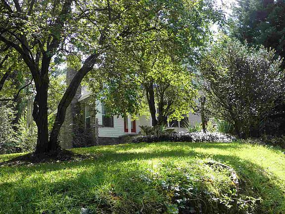 2nd image of 807 E Dewey Camp Dr