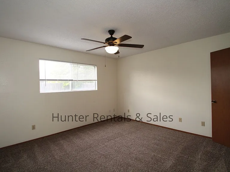 2404 Windmill Dr — Photo 15