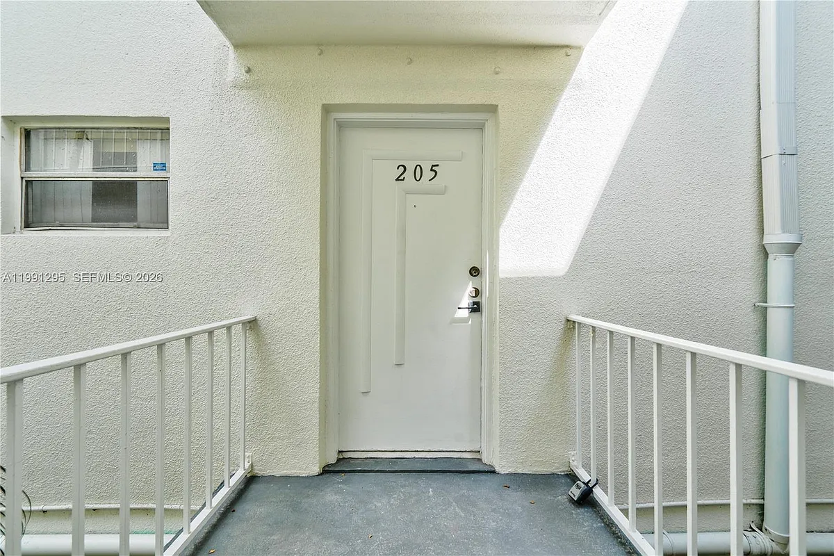 Building Photo - 4205 N University Dr #205