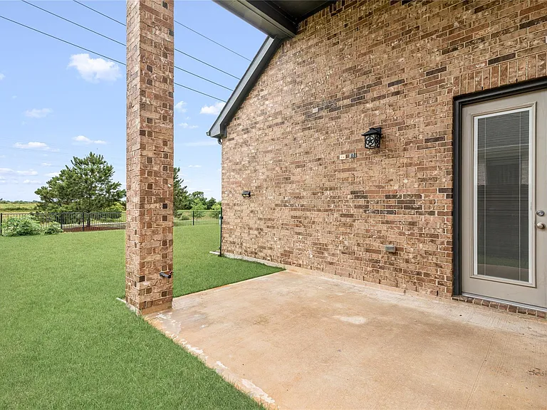 4702 Primrose Valley Ln — Photo 32