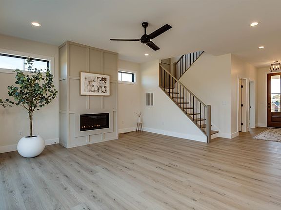 5th image of 51 Willow Creek Dr