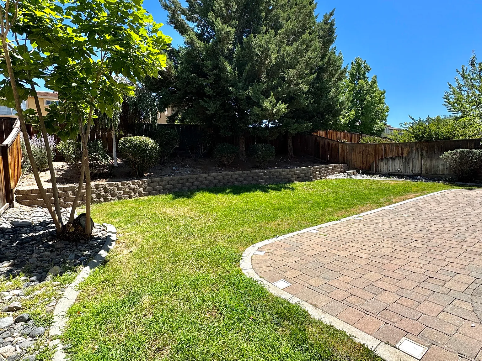 3 bed, 2.5 bath, 1643 sqft, $2,495 — Photo 3